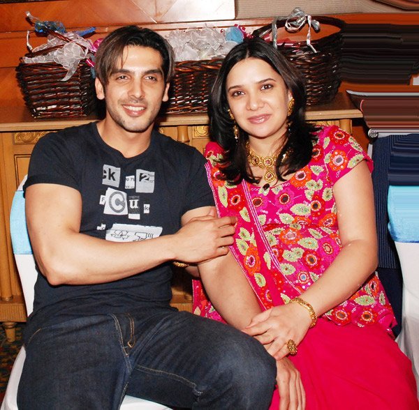 Imran Khan,Bollywood,avantika malik, CELEBRITIES WHO MARRIED THEIR CHILDHOOD FRIENDS, ayushman khurana- Natasha Madhvani, bollywood actors married with his childhood friends, fardeen kham, shahrukh-gauri khan, boby deol-tanya