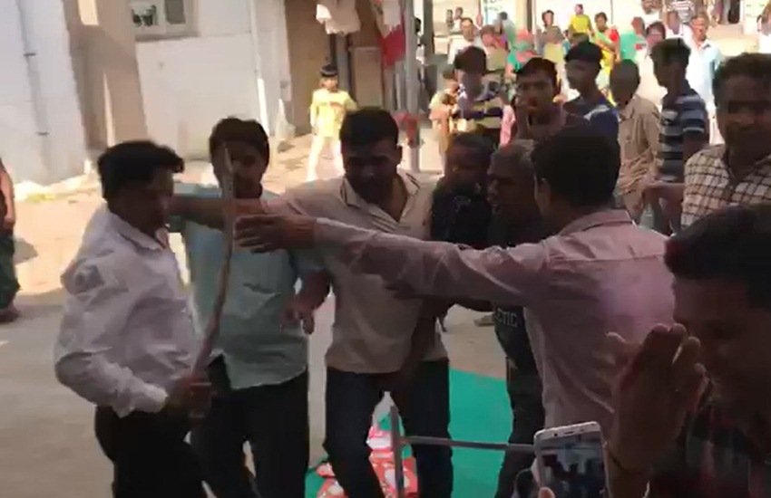 तस्वीर वीडियो का स्क्रीनशॉट है।