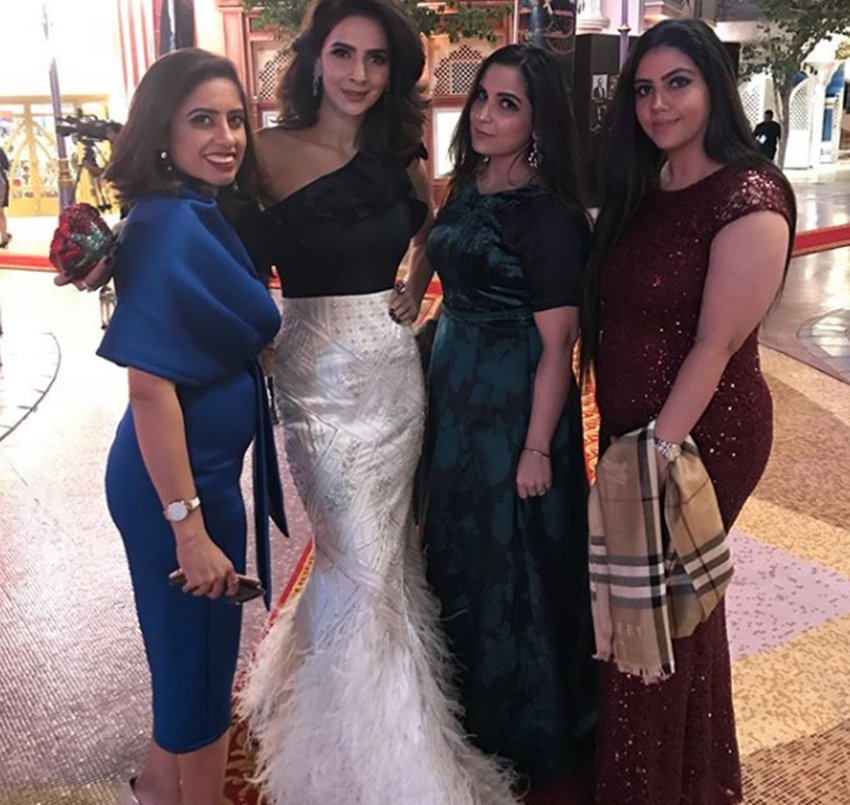 Indian beauty Sridevi, Bollywood designer Manish Malhotra, Sridevi pose with Pakistani beauties, Mahira Khan, Mawra Hocane,Saba Qamar, Saba Qamar at Masala Awards in Dubai, Sridevi at Masala Awards in Dubai, Manish Malhotra at Masala Awards in Dubai, Pakistani beauties at Masala Awards in Dubai, Mahira Khan at Masala Awards in Dubai