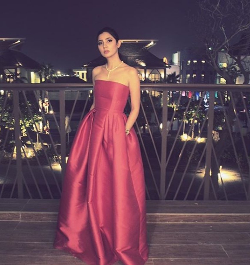 Indian beauty Sridevi, Bollywood designer Manish Malhotra, Sridevi pose with Pakistani beauties, Mahira Khan, Mawra Hocane,Saba Qamar, Saba Qamar at Masala Awards in Dubai, Sridevi at Masala Awards in Dubai, Manish Malhotra at Masala Awards in Dubai, Pakistani beauties at Masala Awards in Dubai, Mahira Khan at Masala Awards in Dubai