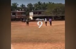 VIDEO: बीच मैदान क्रिकेटर की मौत, बॉलिंग करते वक्त पड़ा दिल का दौरा