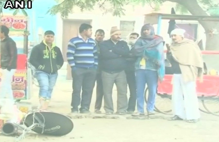 इस मामले पर परिवार का कहना है कि इस हत्या के पीछे उनके ही रिश्तेदारों का हाथ है।