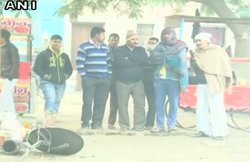 यूपी: पेड़ से लटकी मिली दो बहनों की लाश, सांसत में नोएडा पुलिस