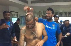 VIDEO: टीम इंडिया ने इस तरह से मनाया शिखर धवन का जन्मदिन, ‘गब्बर’ की जमकर हुई मालिश