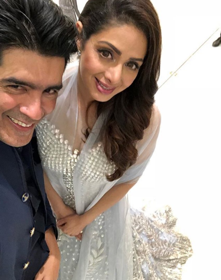 Indian beauty Sridevi, Bollywood designer Manish Malhotra, Sridevi pose with Pakistani beauties, Mahira Khan, Mawra Hocane,Saba Qamar, Saba Qamar at Masala Awards in Dubai, Sridevi at Masala Awards in Dubai, Manish Malhotra at Masala Awards in Dubai, Pakistani beauties at Masala Awards in Dubai, Mahira Khan at Masala Awards in Dubai
