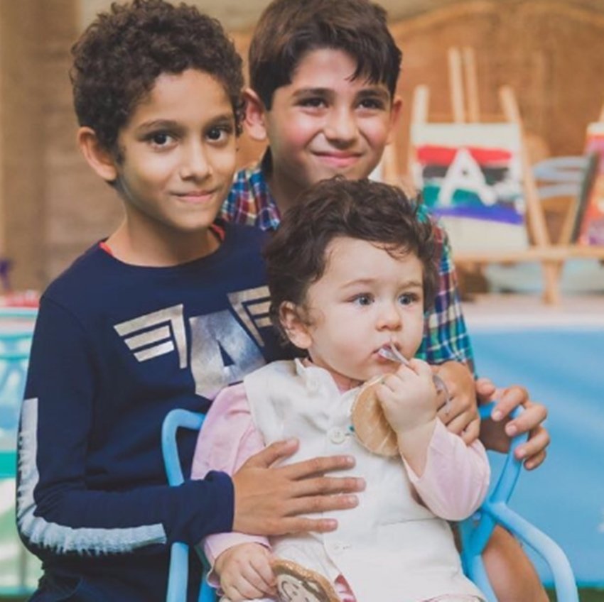 Taimur Birthday Photos: अपने पहले जन्मदिन पर कुछ ऐसे वक्त बिता रहे पटौदी परिवार के ‘जूनियर नवाब’