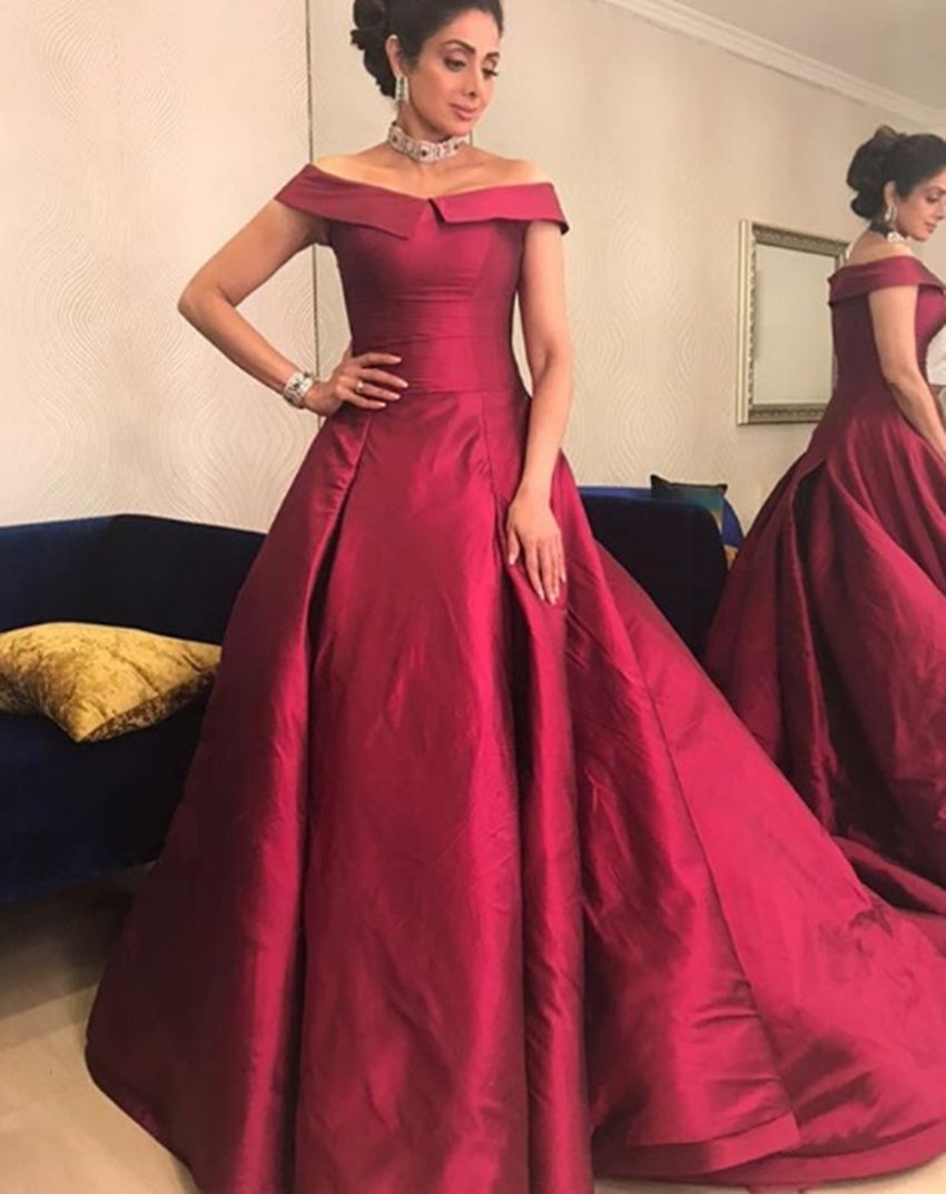 Indian beauty Sridevi, Bollywood designer Manish Malhotra, Sridevi pose with Pakistani beauties, Mahira Khan, Mawra Hocane,Saba Qamar, Saba Qamar at Masala Awards in Dubai, Sridevi at Masala Awards in Dubai, Manish Malhotra at Masala Awards in Dubai, Pakistani beauties at Masala Awards in Dubai, Mahira Khan at Masala Awards in Dubai