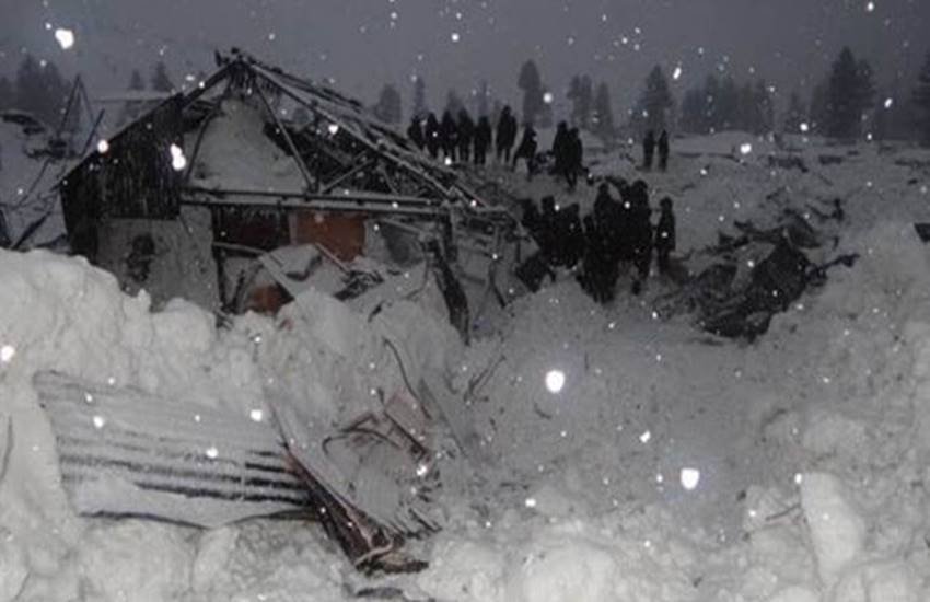 Three Indian Soldiers, Indian Soldiers Missing, Gurez Sector, Jammu and Kashmir, Heavy Snowfall, Heavy Snowfall in Gurez Sector, Three Indian Soldiers, Heavy Snowfall in Heavy Snowfall, National News
