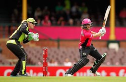 इस महिला क्रिकेटर ने सिर्फ 47 गेंदों में रच दिया इतिहास, लगाए 10 गगनचुंबी छक्‍के