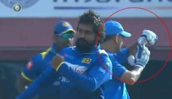 मुश्किल में फंस सकते हैं MS धोनी, पहले वनडे में तोड़ा ICC का नियम!