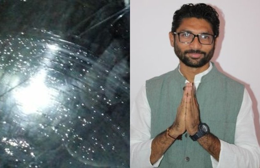 जिग्‍नेश मेवाणी की गाड़ी पर पथराव