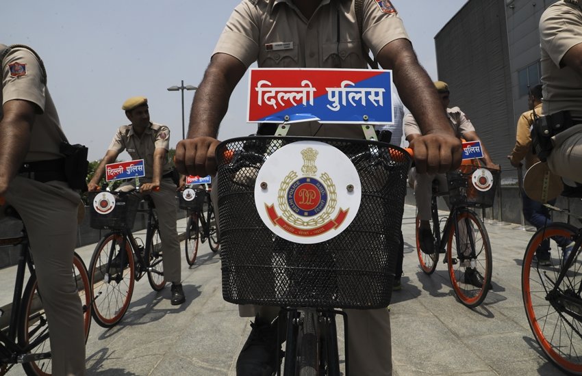 परिजनों का कहना है कि जब पांच दिनों के बाद उन्हें एफआइआर की कॉपी दी जा रही है ऐसे में मामले में आरोपी कितने दिनों में पकड़ा जाएगा।