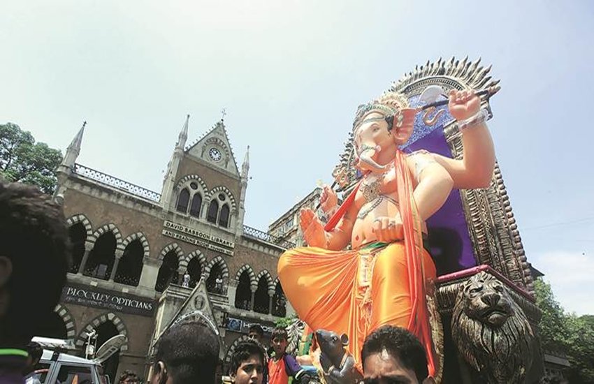 सर्कुलर के मुताबिक, अब से गणेशोत्सव, नवरात्र, रमजान, ईद, छठ पूजा, गुड़ीपरवा, गुरुनानक जयंती, महावीर जयंती और डॉ. भीमराव अमेडकर जयंती पर स्थानीय निकाय सरकारी पैसे नहीं खर्च कर पाएंगे। (फाइल फोटो)