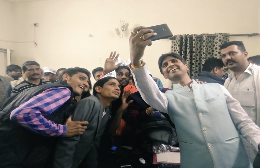 Kumar vishwas, AAP leader Kumar vishwas, Arvind kejriwal, Delhi cm, aap, aap news, Delhi news, aap news, Hindi news, News in Hindi, Jansatta Kumar vishwas, AAP leader Kumar vishwas, Arvind kejriwal, Delhi cm, aap, aap news, Delhi news, aap news, Hindi news, News in Hindi, Jansatta