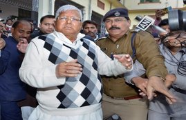 Lalu yadav, rjd chief lalu yadav, Pandit shankar charan tripathi, shankar charan tripathi, astrologer of lalu yadav, rjd spokesperson, पंडित शंकर चरण त्रिपाठी, चारा घोटाला, fodder scam, Chara ghotala, Hindi news, Jansatta