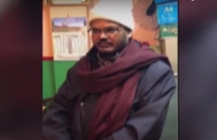 लड़कियों के यौन शोषण के आरोप में संचालक कारी तैयब जिया को हिरासत में ले लिया है। (Photo Source: Video Grab)