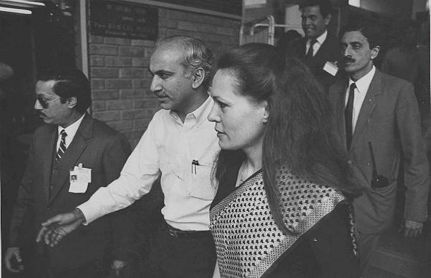 पत्रकारिता के रास्ते राजनीति में आए एम जे अकबर पहले कांग्रेस में थे। 1989 में उन्होंने बिहार के किशनगंज से लोकसभा का चुनाव लड़ा था और वहां से लोकसभा सांसद चुने गए थे। (फोटो- एक्सप्रेस आर्काइव)