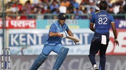 Ind vs SL 1st ODI: वीडियो पोस्ट कर BCCI ने पूछा -क्या कुछ एेसा है जो MS धोनी नहीं कर सकते?