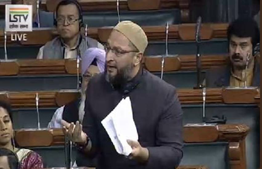 लोकसभा में गुरुवार को तीन तलाक बिल पर चर्चा हुई। बिल को लेकर विरोध जताते एआईएमआईएम के नेता असदुद्दीन ओवैसी। (फोटोः एएनआई)