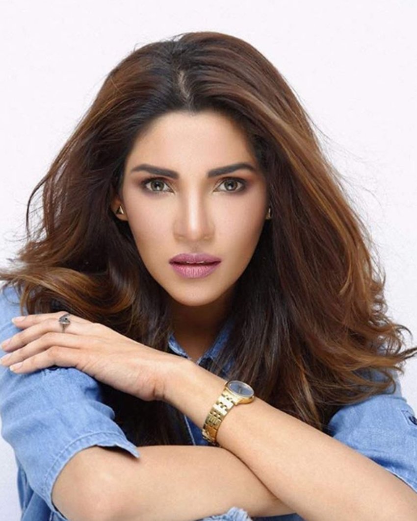 Zhalay Sarhadi, Zhalay Sarhadi Instagram, Priyanka Chopra Look Alike, Priyanka Chopra Duplicate, Zhalay Sarhadi and Priyanka Chopra, Zhalay Sarhadi Model, Zhalay Sarhadi Photos, Zhalay Sarhadi Images, Bollywood News in Hindi, Entertainment News in Hindi
