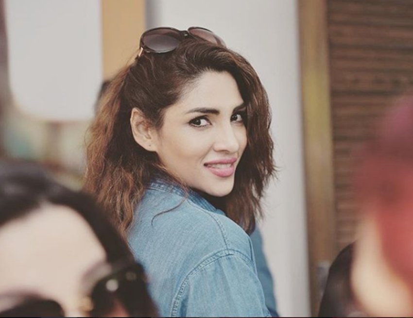 Zhalay Sarhadi, Zhalay Sarhadi Instagram, Priyanka Chopra Look Alike, Priyanka Chopra Duplicate, Zhalay Sarhadi and Priyanka Chopra, Zhalay Sarhadi Model, Zhalay Sarhadi Photos, Zhalay Sarhadi Images, Bollywood News in Hindi, Entertainment News in Hindi