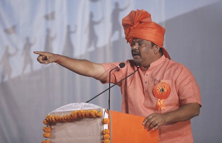राजा सिंह तेलंगाना से भारतीय जनता पार्टी के विधायक हैं। उन्होंने शुक्रवार को कहा है कि जो अखंड हिंदू राष्ट्रे के बीच आएगा, उसका नामो-निशान मिटा दिया जाएगा। (फोटोः फेसबुक) 