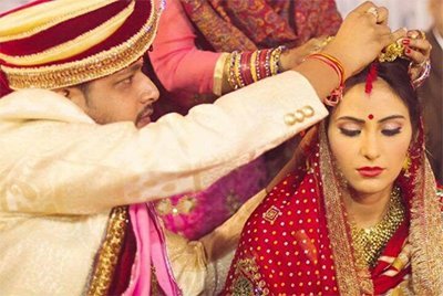 साथ निभाना साथिया की सोना यानि रशमी सिंह ने अपने बॉयफ्रेंड अजय श्रीवास्तव केसाथ इस साल फरवरी में शादी की। अजय स्टार प्लस चैनल से जुड़े हैं।