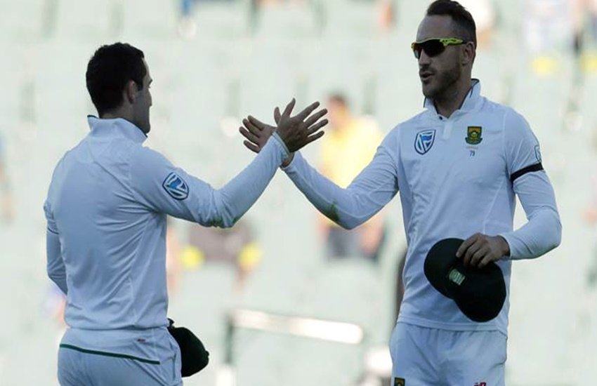 दक्षिण अफ्रीका के लिए पहली पारी में तेज गेंदबाज मोर्ने मोर्कल ने पांच विकेट लिए। (Photo Source: Reuters) दक्षिण अफ्रीका के लिए पहली पारी में तेज गेंदबाज मोर्ने मोर्कल ने पांच विकेट लिए। (Photo Source: Reuters)