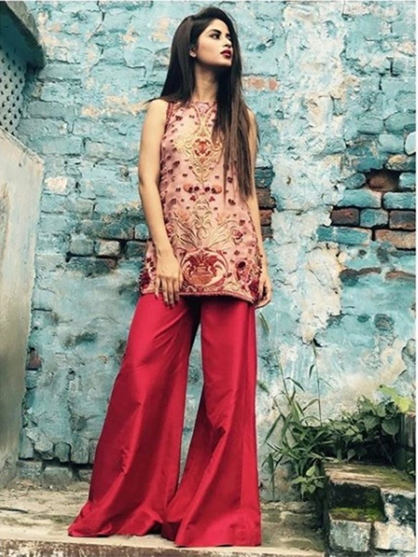 Sajal Ali, Mom Child Actress, Sridevi, Bollywood Youngsters, Sajal Ali Photos, Sajal Ali Pictures, Sajal Ali Hot pics, Sajal Ali New Movie, Sajal Ali Bollywood Movies
