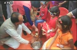 मध्‍य प्रदेश: शिवराज चौहान तोहफे देकर गए, सीएम के जाते ही छीन ले गए अधिकारी