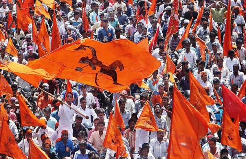 बाबरी विध्वंस पर जुलूस निकाल रहे विहिप-बजरंग दल कार्यकर्ता पर पथराव (फाइल फोटो- AP)
