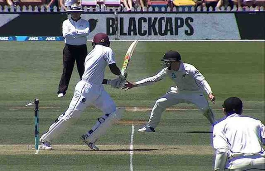 न्यूजीलैंड के खिलाफ सुनील अम्ब्रिस ने अपने टेस्ट करियर का डेब्यू मैच खेला। (फोटो सोर्स- ट्विटर) न्यूजीलैंड के खिलाफ सुनील अम्ब्रिस ने अपने टेस्ट करियर का डेब्यू मैच खेला। (फोटो सोर्स- ट्विटर)