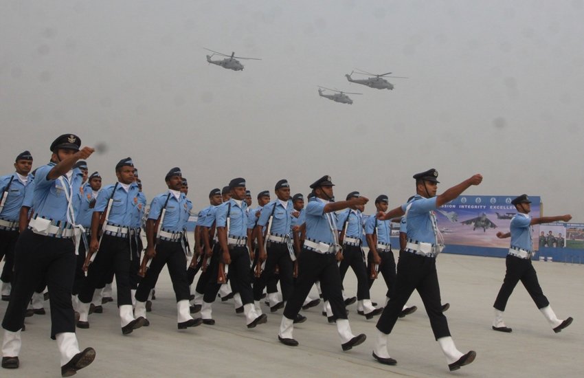 Indian Air Force Recruitment 2018: भर्ती के लिए चयन परीक्षा 10 और 11 मार्च 2018 को होगी। भर्तियां कितने पदों पर होगी इसकी जानकारी स्पष्ट नहीं की गई है। 