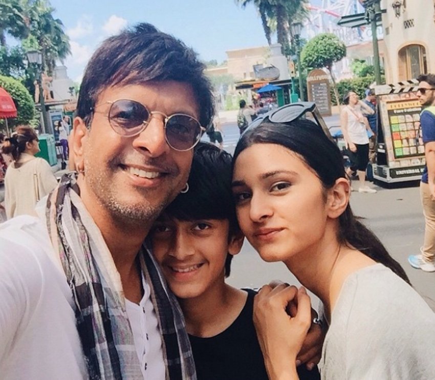 पिछले कुछ दिनों में जहां डैड जाफरी ने जिम में वर्कआउट करते हुए तस्वीरें शेयर कर लोगों का ध्यान खींचा तो उनकी बेटी भी सोशल मीडिया पर अपनी तस्वीरें शेयर कर आग लगा रही है। (फोटो सोर्स- इंस्टाग्राम)