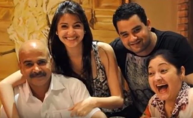 Anushka Sharma, Anushka Sharma Wedding, Anushka Sharma Family, Anushka Sharma Family Photo, Anushka Sharma Wedding Photo, Anushka Sharma Photo, Anushka Sharma Family Backgroung, Virat Kohli, Anushka Sharma Virat Kohli, Anushka Sharma Virat Kohli Wedding Photos