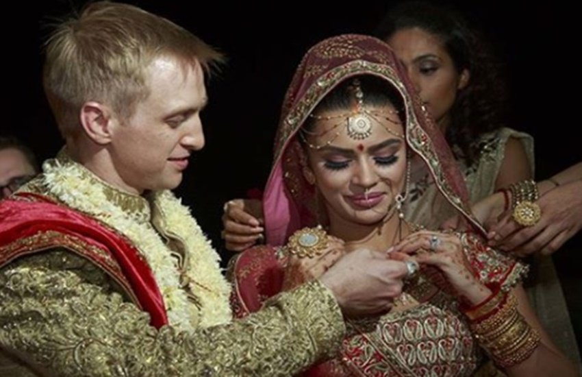 aashka goradia, brent goble, aashka goradia wedding, Aashka Goradia wedding photos, Aashka Goradia white wedding, aashka brent white wedding, brent aashka wedding, aashka indian wedding date, aashka brent love story, Aashka Goradia, TV actress Aashka Goradia, Aashka Goradia and Brent Goble, Aashka Goradia and Brent Goble marriage, Aashka Goradia and Brent Goble marriage, Aashka Goradia and Brent Goble, entertainment, jansatta