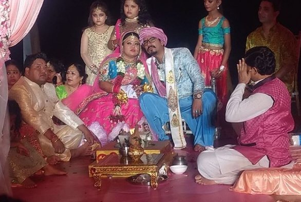 इससे पहले इस शादी की सगाई, हल्दी, महंदी के तस्वीरें भी सोशल मीडिया और मीडिया में सुर्खियां बटोर चुकी हैं।