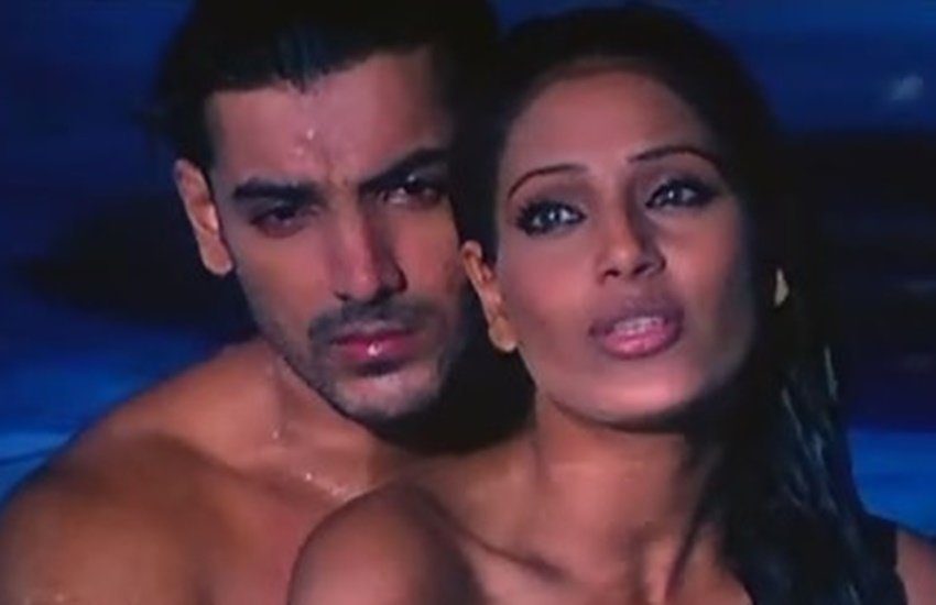 bollywood couples, bollywood ex couples, bollywood couples who brokeup, koffee with karan, bollywood, bollywood couples, bollywood celebs, bollywood celebrity couples, bollywood on koffee with karan, celes on koffee with karan that have broken up, ex couples on koffee with karan, Kareena Kapoor, Shahid Kapoor, Bipasha Basu, John Abraham, Sussanne Khan, Hrithik Roshan, Anushka Sharma, Ranveer Singh, virat kohli, meera rajput, Priyanka Chopra, Aditya Roy Kapoor, Shraddha Kapoor, entertainment, jansatt