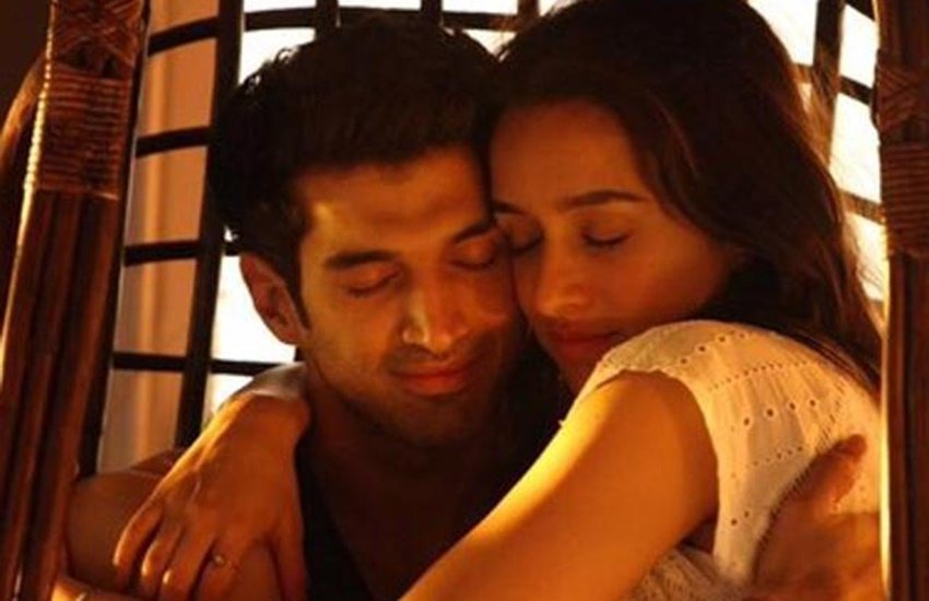 bollywood couples, bollywood ex couples, bollywood couples who brokeup, koffee with karan, bollywood, bollywood couples, bollywood celebs, bollywood celebrity couples, bollywood on koffee with karan, celes on koffee with karan that have broken up, ex couples on koffee with karan, Kareena Kapoor, Shahid Kapoor, Bipasha Basu, John Abraham, Sussanne Khan, Hrithik Roshan, Anushka Sharma, Ranveer Singh, virat kohli, meera rajput, Priyanka Chopra, Aditya Roy Kapoor, Shraddha Kapoor, entertainment, jansatt