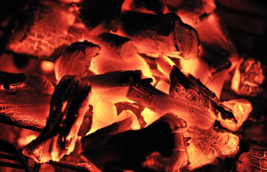 carbon monoxide, bonfire, bonfire in winters, how do bonfire harms to you, carbon monoxide sources, carbon monoxide effects, carbon monoxide effects in hindi, carbon monoxide effects on respiratory system, carbon monoxide effects on eyes, carbon monoxide from bonfires, carbon monoxide poisoning from bonfire, health news in hindi, jansatta carbon monoxide, bonfire, bonfire in winters, how do bonfire harms to you, carbon monoxide sources, carbon monoxide effects, carbon monoxide effects in hindi, carbon monoxide effects on respiratory system, carbon monoxide effects on eyes, carbon monoxide from bonfires, carbon monoxide poisoning from bonfire, health news in hindi, jansatta