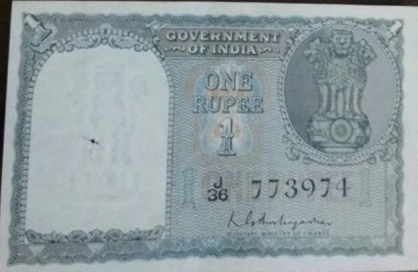 एक रुपए के नोट पर वित्त सचिव के हस्ताक्षर होता है। (Source: Aditya Vij)