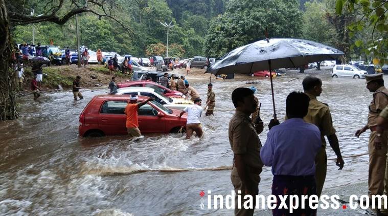 चक्रवाती तूफान ओक्खी अरब सागर की ओर