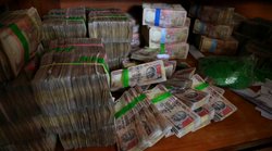 बिल्डर के कार्यालय पर छापामारी, 25 करोड़ के पुराने नोट जब्त