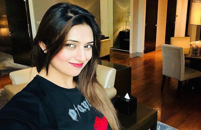 Vivek Dahiya, actor Vivek Dahiya, tv actor Vivek Dahiya and Divyanka Tripathi Dahiya, actress Divyanka Tripathi, Divyanka Tripathi gift, tv actress Divyanka Tripathi, Ye Hai Mohabbatein, tv show Ye Hai Mohabbatein, star plus, Vahbbiz Dorabjee, talk show, Vahbbiz Dorabjee, tv actress Vahbbiz Dorabjee, actress Vahbbiz Dorabjee, television, entertainment, jansatta