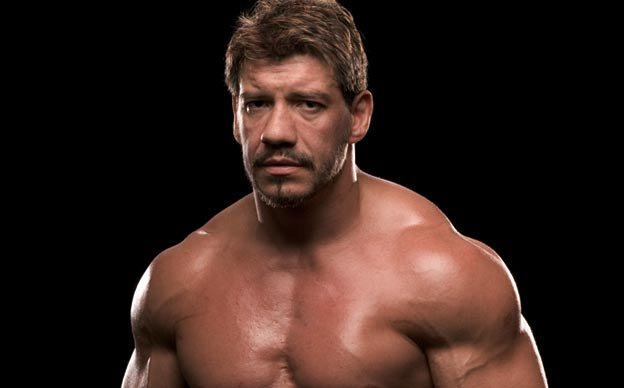 एडी गुरेरो: WWE में आने से पहले एडी ECW का बड़ा नाम थे। वहीं से उनके करियर ने रफ्तार पकड़ी। लेकिन विंस मैकमोहन की कंपनी डब्ल्यूडब्ल्यूई छोड़ने से पहले वह WCW भी गए। यहां भी उन्होंने सबको अपना दीवाना बना लिया। इतना ही नहीं उन्होंने डब्ल्यूडब्ल्यूई चैम्पियन का खिताब भी जीता। लेकिन 38 साल की उम्र में हार्ट अटैक के कारण उनकी मौत हो गई।