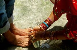 touching step, benefits of touching steps, snathan dharm, dharm, hindu dharma, religious news, hindi news, jansatta news