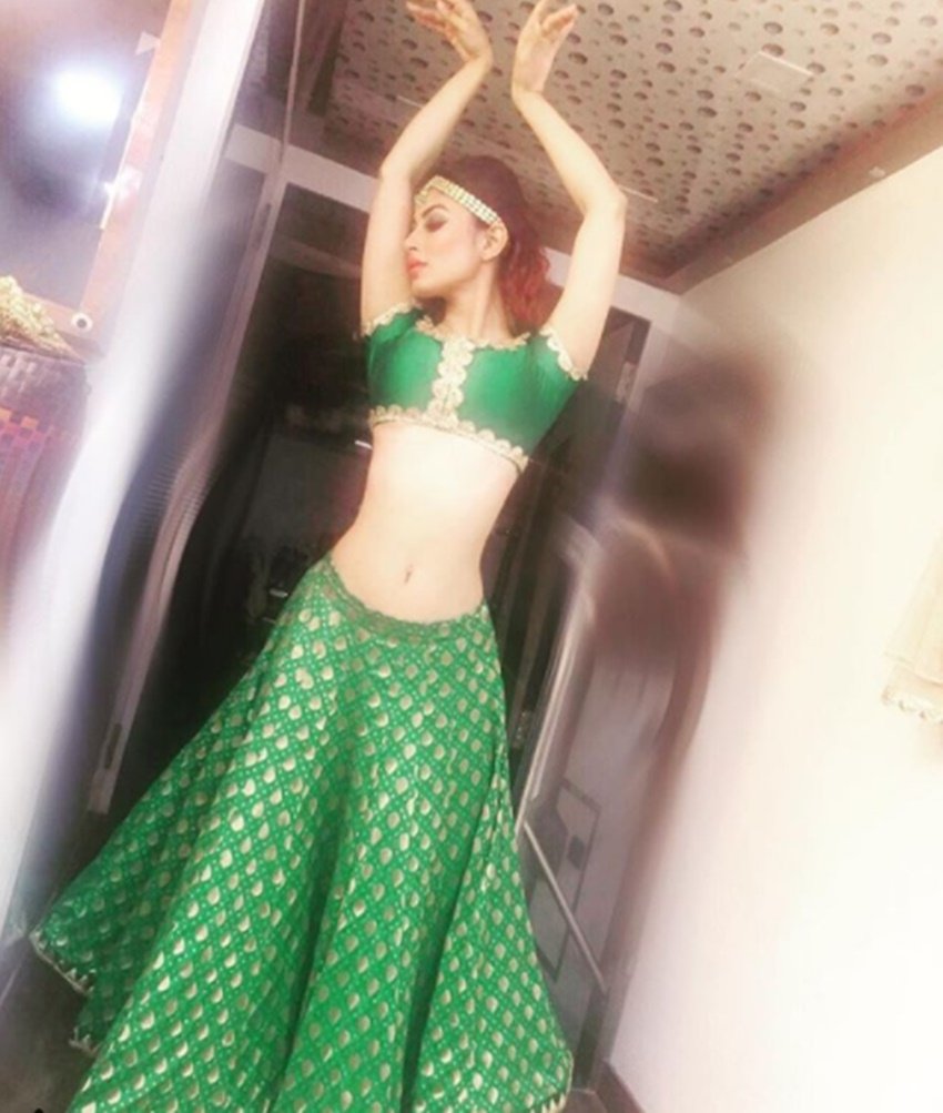 mouni roy, actress mouni roy,mouni roy fitness goal, mouni roy fitness, mouni roy fitnees SECRET, SECRET behind mouni roy PERFECT hourglass FIGURE, tv actress mouni roy, bollywood actress mouni roy, Akshay kumar, actor Akshay kumar, bollywood actor Akshay kumar, akshay kumar, mouni roy, mouni roy, mouni roy pics, television, entertainment, jansatta