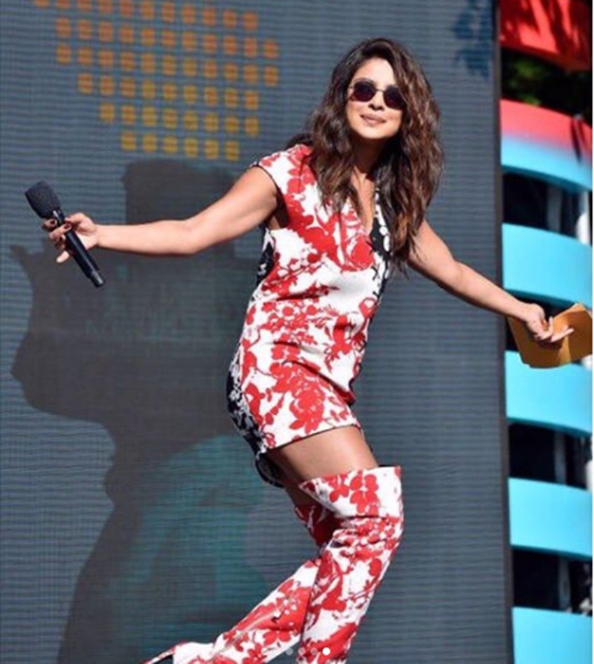 Bollywood Celebs, Bollywood Celebrities, famous Bollywood Celebrities, Shocking Obsessions, Shocking habits, Vidya Balan, Preity Zinta, Priyanka Chopra, Sonam Kapoor, Kangana Ranaut, Tattoos, Shah Rukh Khan, denim jeans, bollywood celebs, entertainment, jansatta