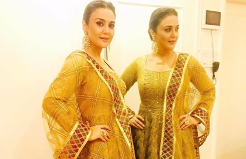 Bollywood Celebs, Bollywood Celebrities, famous Bollywood Celebrities, Shocking Obsessions, Shocking habits, Vidya Balan, Preity Zinta, Priyanka Chopra, Sonam Kapoor, Kangana Ranaut, Tattoos, Shah Rukh Khan, denim jeans, bollywood celebs, entertainment, jansatta