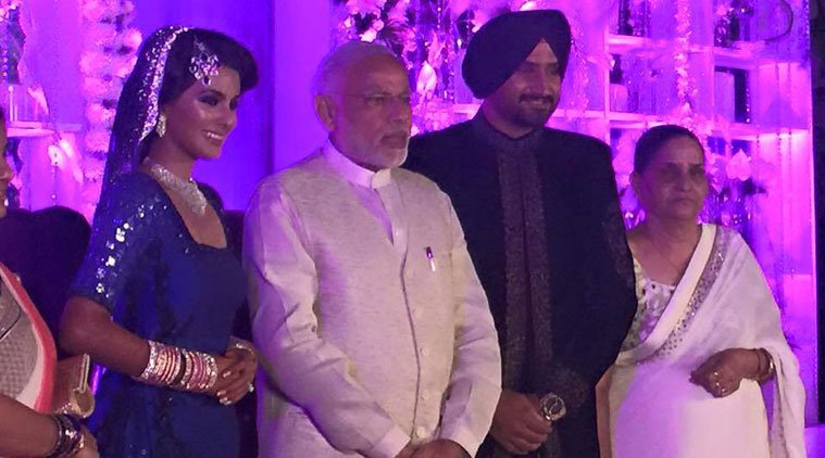 साल 2015 में टीम इंडिया के स्टार खिलाड़ी हरभजन सिंह ने एक्ट्रेस गीता बसरा के साथ शादी की थी। इस शादी का रिसेप्शन दिल्ली में रखा गया जिसमें पीएम मोदी भी शामिल हुए।
